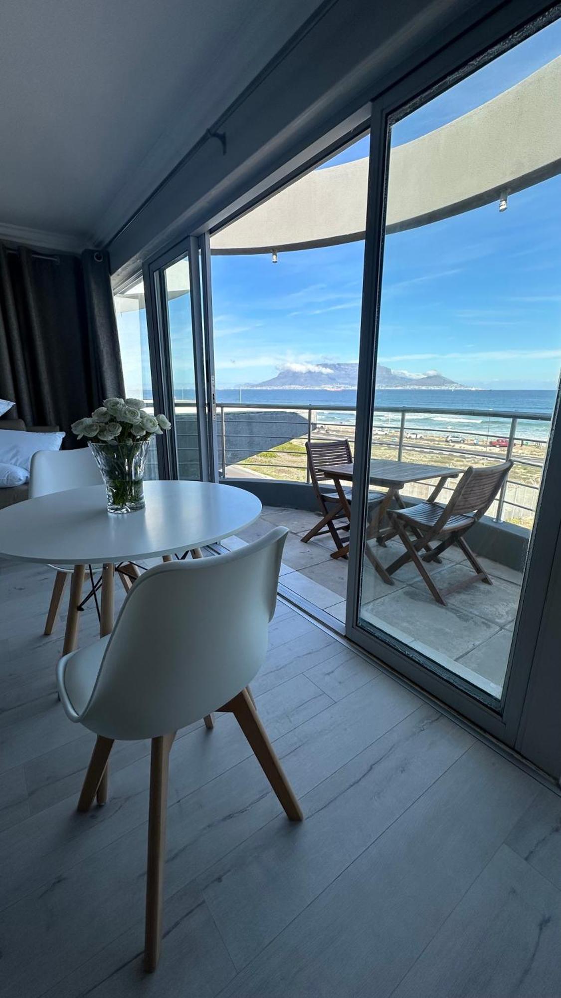 Oceansnest Guest House Bloubergstrand Exterior foto